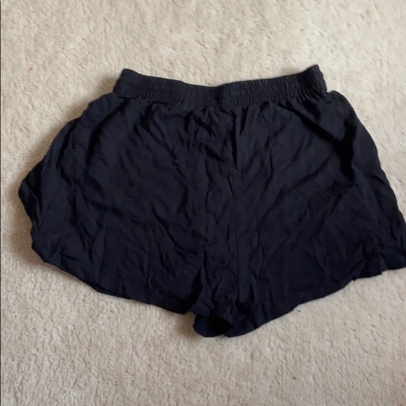 black flow shorts - Picture 2 of 2